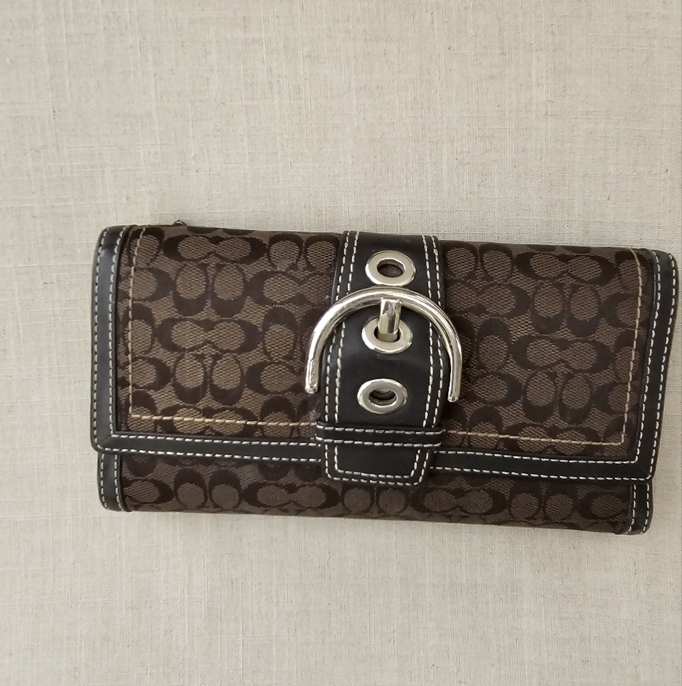 Coach Signature Soho Buckle Trifold Checkbook Wallet